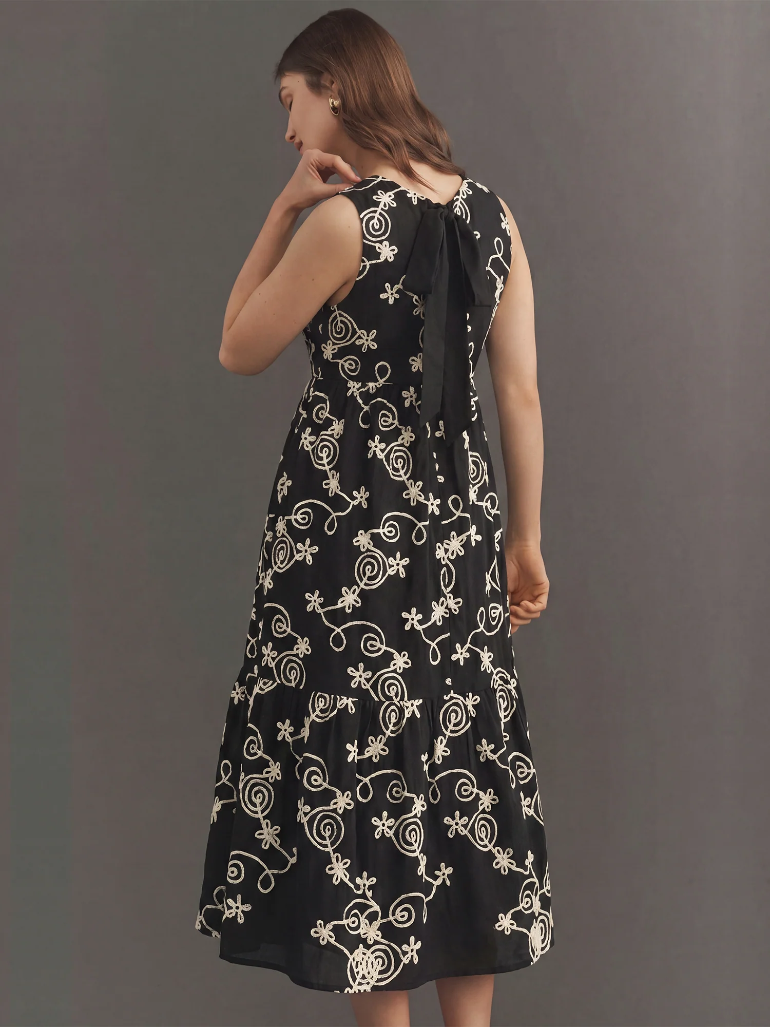 Sleeveless Crew Neck Floral Applique A-Line Midi Dress - Image 5