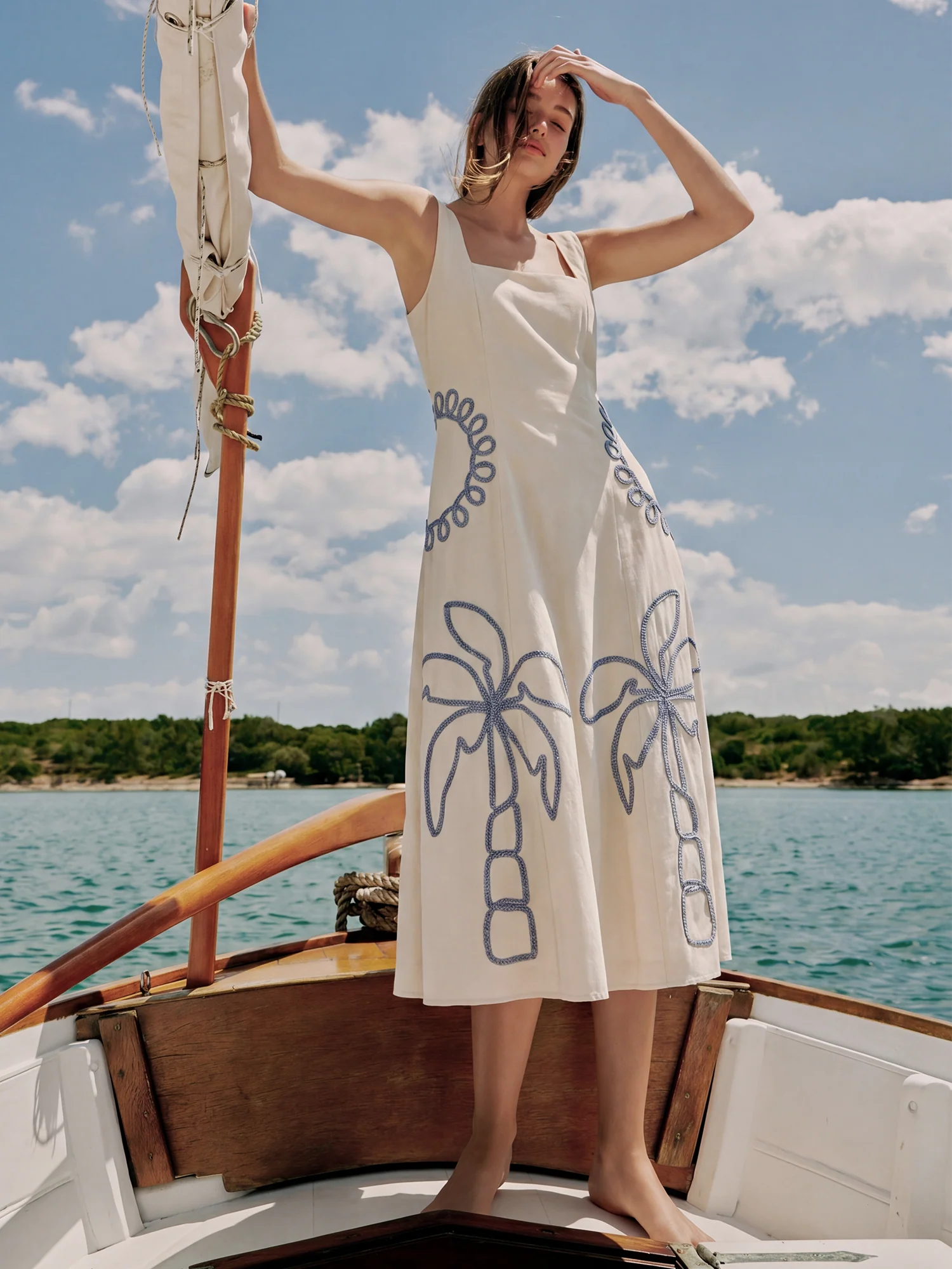 Sleevless Midi Dress W/Embroidered Palm Tree
