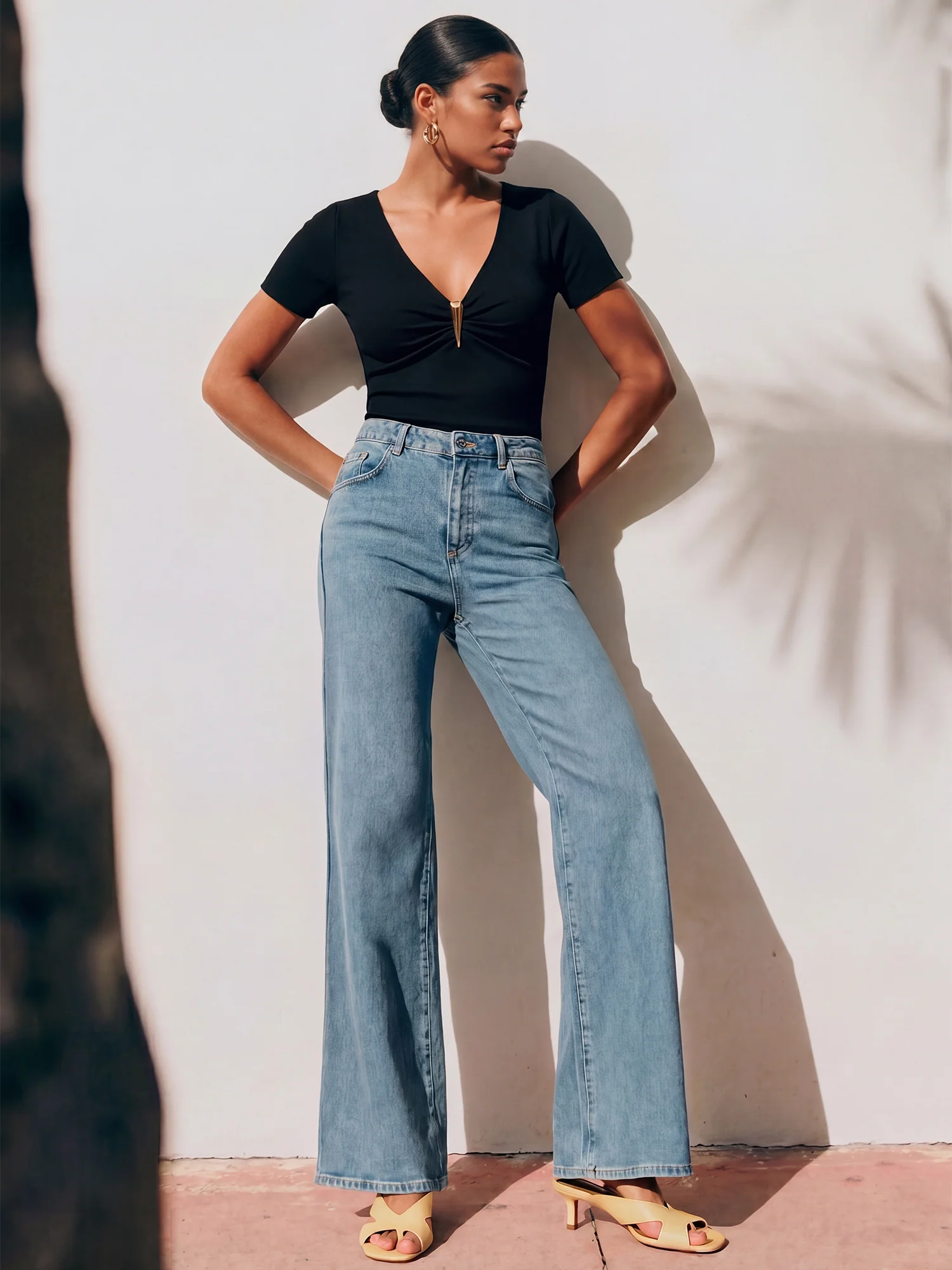 Short Sleeve Knit V Neck Hardware Top - Image 2